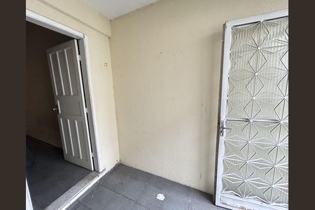 Sala de casa para alugar com 1 quarto, 34m² em Vila Valqueire, Rio de Janeiro