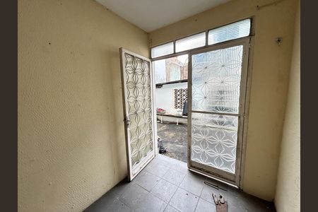 Sala de casa para alugar com 1 quarto, 34m² em Vila Valqueire, Rio de Janeiro