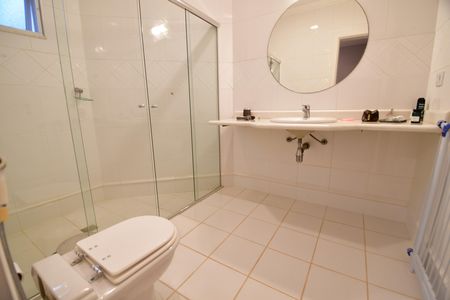 Casa de condomínio para alugar com 280m², 4 quartos e 4 vagasBanheiro Suíte