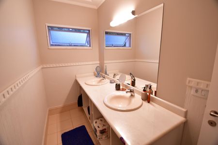 Casa de condomínio para alugar com 280m², 4 quartos e 4 vagasBanheiro Social