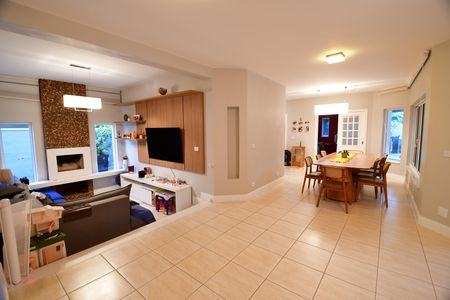 Sala de casa de condomínio para alugar com 4 quartos, 280m² em Cidade Universitária, Campinas