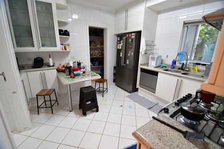 Casa de condomínio para alugar com 280m², 4 quartos e 4 vagasCozinha