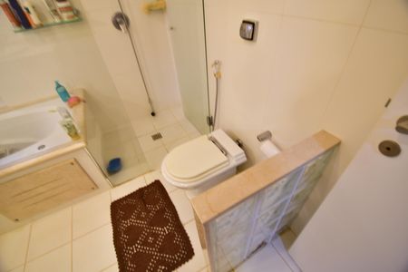 Casa de condomínio para alugar com 280m², 4 quartos e 4 vagasBanheiro Suíte