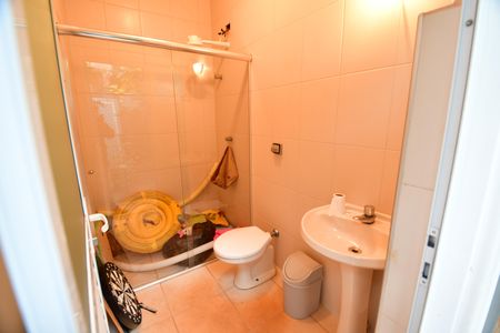 Casa de condomínio para alugar com 280m², 4 quartos e 4 vagasBanheiro de serviço