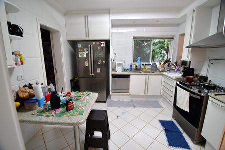 Casa de condomínio para alugar com 280m², 4 quartos e 4 vagasCozinha