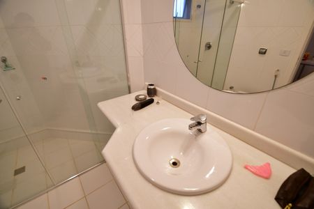 Casa de condomínio para alugar com 280m², 4 quartos e 4 vagasBanheiro Suíte