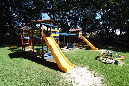 Casa de condomínio para alugar com 280m², 4 quartos e 4 vagasÁrea comum - Playground