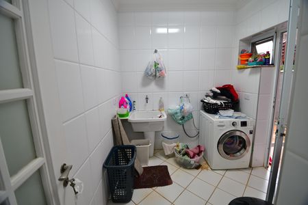 Casa de condomínio para alugar com 280m², 4 quartos e 4 vagasÁrea de Serviço