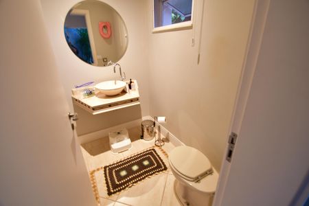 Casa de condomínio para alugar com 280m², 4 quartos e 4 vagasLavabo