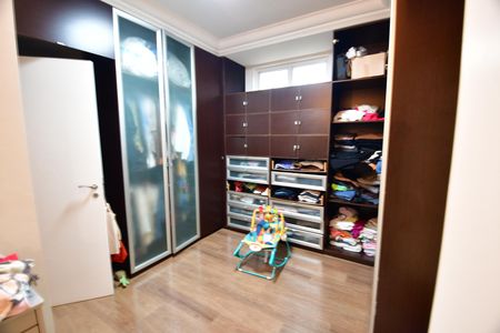Casa de condomínio para alugar com 280m², 4 quartos e 4 vagasQuarto 4 - Suíte Closet