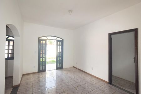 Casa para alugar com 248m², 2 quartos e 2 vagasSala