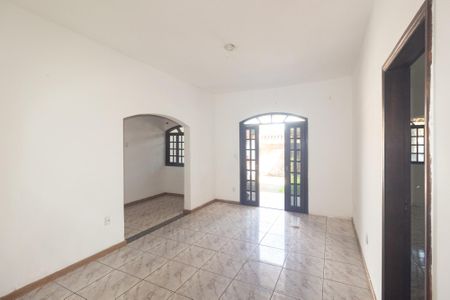 Casa para alugar com 248m², 2 quartos e 2 vagasSala
