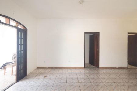 Casa para alugar com 248m², 2 quartos e 2 vagasSala