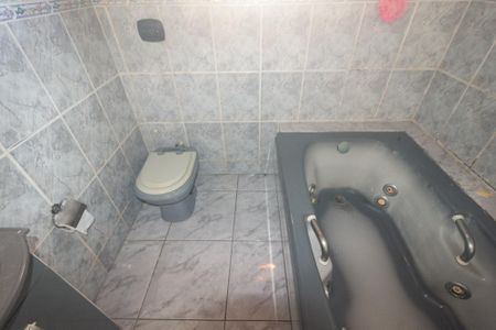Casa para alugar com 248m², 2 quartos e 2 vagasBanheiro da Suíte