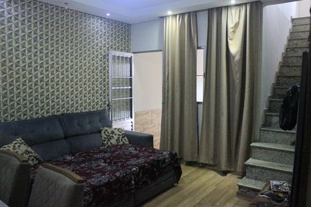 Sala de casa para alugar com 2 quartos, 215m² em Taboão, Guarulhos