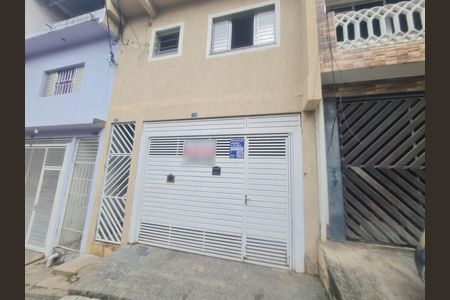 Casa à venda com 215m², 2 quartos e 1 vaga Casa à venda com 215m², 2 quartos e 1 vagaFachada do imóvel com placa QuintoAndar