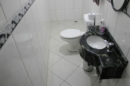 Casa à venda com 215m², 2 quartos e 1 vagaBanheiro 1
