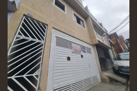 Casa à venda com 215m², 2 quartos e 1 vaga Casa à venda com 215m², 2 quartos e 1 vagaFachada do imóvel com placa QuintoAndar