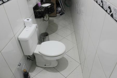 Casa à venda com 215m², 2 quartos e 1 vagaBanheiro 1