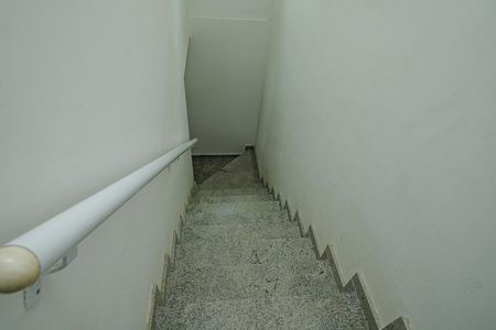Casa de condomínio para alugar com 180m², 3 quartos e 1 vaga Casa de condomínio para alugar com 180m², 3 quartos e 1 vagaEscada