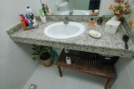 Casa de condomínio para alugar com 180m², 3 quartos e 1 vaga Casa de condomínio para alugar com 180m², 3 quartos e 1 vagaBanheiro da Suíte 1
