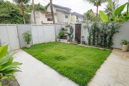 Casa de condomínio para alugar com 180m², 3 quartos e 1 vaga Casa de condomínio para alugar com 180m², 3 quartos e 1 vagaGaragem/Quintal