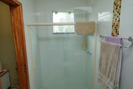 Casa de condomínio para alugar com 180m², 3 quartos e 1 vaga Casa de condomínio para alugar com 180m², 3 quartos e 1 vagaBanheiro da Suíte 1