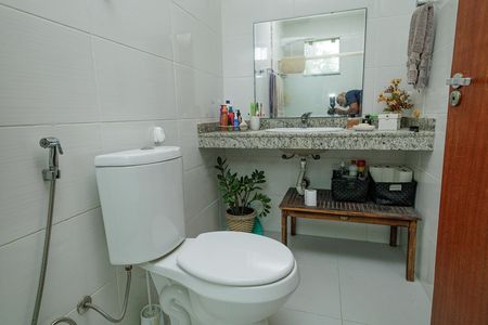 Casa de condomínio para alugar com 180m², 3 quartos e 1 vaga Casa de condomínio para alugar com 180m², 3 quartos e 1 vagaBanheiro da Suíte 1