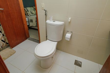 Casa de condomínio para alugar com 180m², 3 quartos e 1 vaga Casa de condomínio para alugar com 180m², 3 quartos e 1 vagaBanheiro da Suíte 2