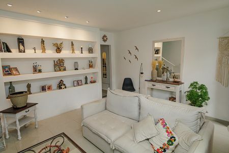 Casa de condomínio para alugar com 180m², 3 quartos e 1 vaga Casa de condomínio para alugar com 180m², 3 quartos e 1 vagaSala