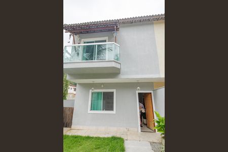Casa de condomínio para alugar com 180m², 3 quartos e 1 vaga Casa de condomínio para alugar com 180m², 3 quartos e 1 vagaFachada