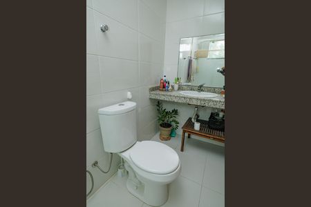 Casa de condomínio para alugar com 180m², 3 quartos e 1 vaga Casa de condomínio para alugar com 180m², 3 quartos e 1 vagaBanheiro da Suíte 1