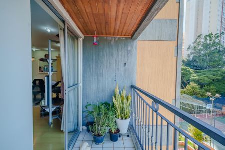 Apartamento à venda com 84m², 3 quartos e 2 vagas Apartamento à venda com 84m², 3 quartos e 2 vagasVaranda