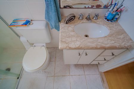 Apartamento à venda com 84m², 3 quartos e 2 vagas Apartamento à venda com 84m², 3 quartos e 2 vagasBanheiro social