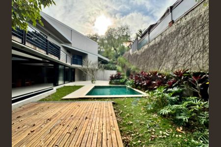 Casa de condomínio à venda com 450m², 3 quartos e 6 vagas