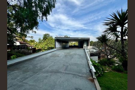 Casa de condomínio à venda com 450m², 3 quartos e 6 vagas