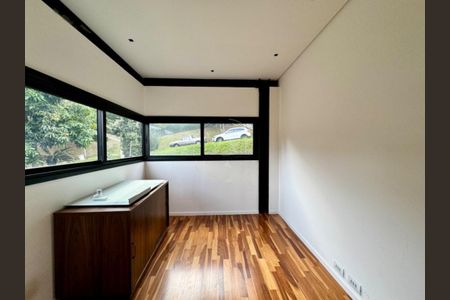 Casa de condomínio à venda com 450m², 3 quartos e 6 vagas