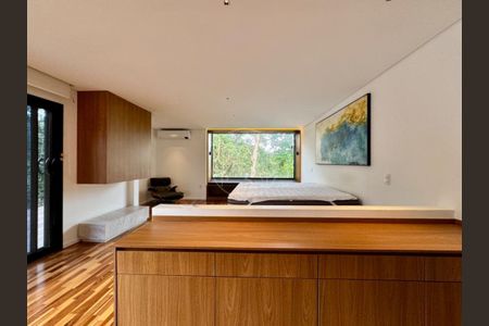 Casa de condomínio à venda com 450m², 3 quartos e 6 vagas