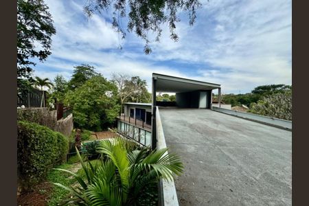 Casa de condomínio à venda com 450m², 3 quartos e 6 vagas