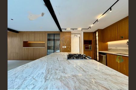 Casa de condomínio à venda com 450m², 3 quartos e 6 vagas