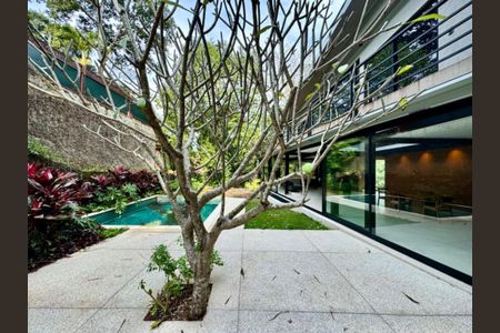 Casa de condomínio à venda com 450m², 3 quartos e 6 vagas