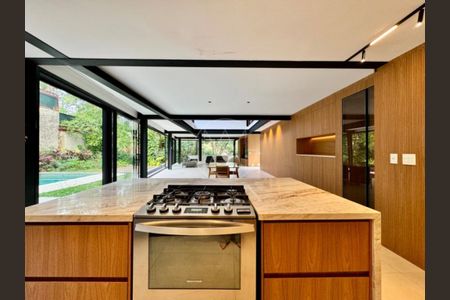 Casa de condomínio à venda com 450m², 3 quartos e 6 vagas