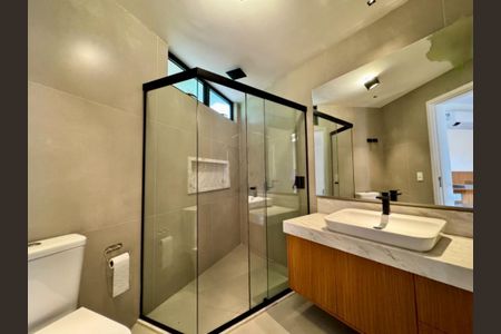 Casa de condomínio à venda com 450m², 3 quartos e 6 vagas