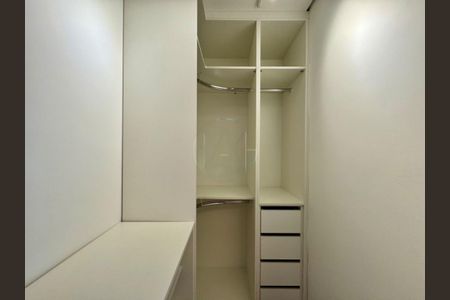 Casa de condomínio à venda com 450m², 3 quartos e 6 vagas