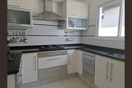 Casa de condomínio à venda com 267m², 3 quartos e 4 vagas