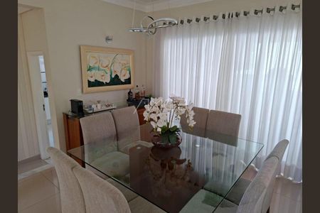 Casa de condomínio à venda com 267m², 3 quartos e 4 vagas