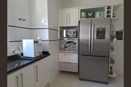 Casa de condomínio à venda com 267m², 3 quartos e 4 vagas
