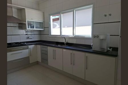Casa de condomínio à venda com 267m², 3 quartos e 4 vagas