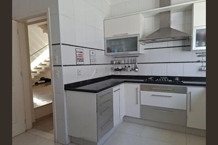 Casa de condomínio à venda com 267m², 3 quartos e 4 vagas