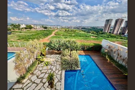 Casa de condomínio à venda com 336m², 3 quartos e 4 vagas